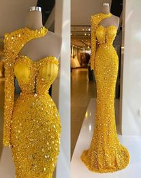 2021 Les robes de soirée de luxe sexy portent la sirène jaune vif licou licou une épaule à paillettes en lace en cas de perles de fête formelle robe de fête P9787680