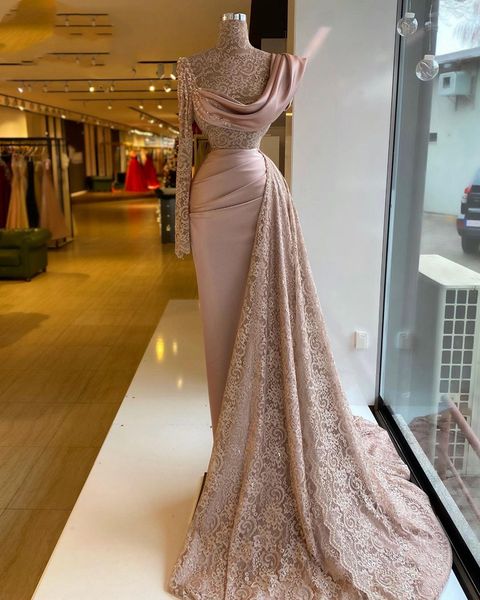 2021 Sexy sirena vestidos de baile de encaje transparente con cuentas de manga larga de cuello alto rosa polvoriento Dubai mujeres vestidos formales de fiesta de noche