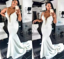 2021 Sexy Mermaid Trouwjurken Satijnen Sweep Trein Beaded Spaghetti Riemen Plus Size Garden Bruiloft Bridal Party Gown Vestido de Novia