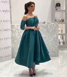 2021 Simple satén verde oscuro una línea vestidos de fiesta de noche mangas separadas plisados longitud del té Arabia Saudita vestidos formales de graduación