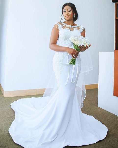 2021 Vestidos de novia de sirena magníficos simples Cuello de joya Ilusión Apliques de encaje Mangas casquillo Tren de la capilla Tallas grandes Satén Vestido de novia formal vestidos de novia