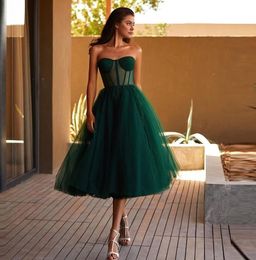 2021 Eenvoudige Groene Tule A-lijn Korte Galajurken Sweetheart Sheer Corset Top Thee Lengte Formele Feestjurken Robe De Soiree Aangepaste abiye vestido festa longo