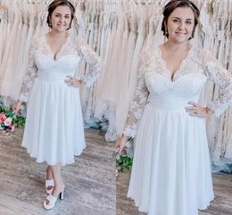 2021 Simple Short Beach Trouwjurken Bruidsjurk Lange Mouwen Kant Chiffon Scalloped V-hals Een lijn thee lengte Custom Made Plus Size Boho Vestido de Novia