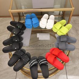 2021 Sliders para hombre para mujer sandalias de verano zapatillas de playa para mujer chanclas mocasines negro al aire libre casa diapositivas zapatos con caja