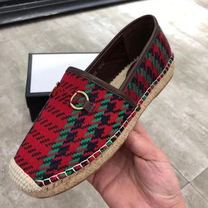 2021 Slippers Damesontwerpers Metalen Mode Schoen Espadrilles Casual Sole Luxurys Classics Gesp Flat Half Beach Sandalen Merk Touw Loa HNSX