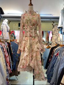 Casual jurken 2023 Spring en herfst zware industrie kleurdruk lantaarn mouw onregelmatige gegolfde midi -jurk met geweven riem