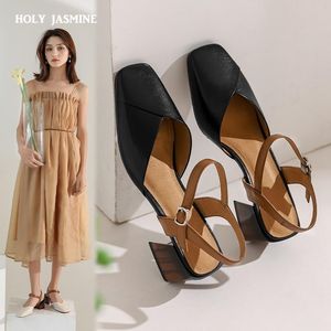 2021 printemps et été nouvelle version coréenne de la mode sauvage chaussures à vent féerique à talons épais femme Baotou fête sandales femme