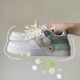 2021 Lente Koreaanse Xue Sheng Ban Xie Wang Rode Kleine Daisy Sportschoenen Witte Schoenen Vrouw Schoenen Sneakers Y0907