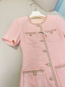 2022 Autumn Round Round Neck Tweed Panel Weven Dress Roze Korte Mouw Zakken Zakken met één borsten Casual jurken A2O256288