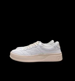 2021 Spring Nouvelle plate-forme Chaussures confortables Femmes039s Sneakers Fashion Lace Up Casual Little White Femmes Augmentez Vulcanize1503261