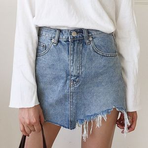 2021 lente vrouwen rok korte sexy denim rokken vrouwelijke onregelmatige geborstelde zoom Jean mini rok mode streetwear hoge taille rok x0428