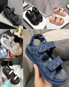 2021 Zomer 22 stijlen Dames plat sandalen Hoogwaardige Lederen Rhombus Quilted Platform Sandal Ladies Fashion Beach Shoes with Box3779035