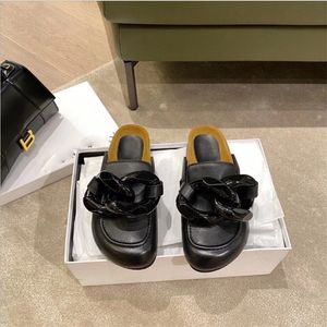 2021 Zomer gesloten teen slippers suede lederen klompen sandalen voor vrouwen tuinploog dia's ketting designer schoenen