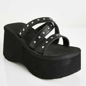 2021 zomer voor dropship hoge hakken zwarte gothic gezellige wandelende wiggen sandalen dikke platform sandalen schoenen vrouw slipper sandalen Y0714
