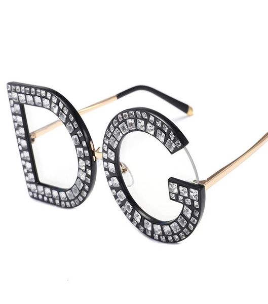 2021 Tendencia de verano Carta Gafas de sol Mujer Gafas de sol de gran tamaño Mujeres Marca de lujo Imitación Diamante Marco de metal Anteojos Flash7686096