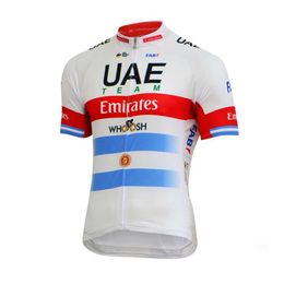 2021 Equipo de verano de los Emiratos Árabes Unidos Ciclismo Mangas cortas Jersey Hombres 100% poliéster Camisa de bicicleta de secado rápido Bicicleta al aire libre Ropa deportiva Roupa Ciclism228E