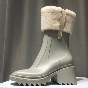 2021 Superieure kwaliteit luxe ontwerpers vrouwen halve laarzen gemengde kleur wollen vierkant tenen regenboten dikke hakken platformschoenen combat enkel boot martin booties 34-40