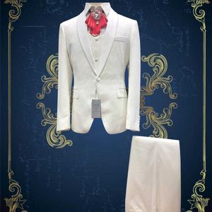 2021 Superieure kwaliteit wit jacquard kostuum homme groomsmen festiviteit trouwjurk blazer + broek + vest slanke pak mannen x0909