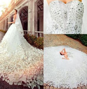 2021 Sweetheart Beaded Bling Bling Rhinestones Applicias Flor Aline Catedral Train Vestidos de novia vintage 8968173