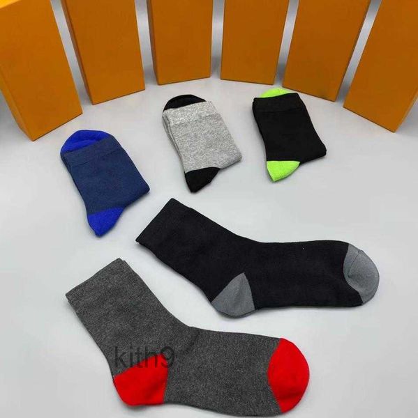 2021 Top Classic L Chaussettes Hommes Chaussette Casual Femmes 100% Coton Candy Couleur Imprimé 5 Paires / Boîte Broderie Gros Homme FO4Y