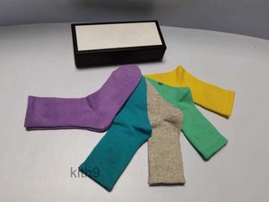 2021 haut classique lettre chaussettes femmes chaussette décontracté hommes 100% barbe à papa couleur imprimé 5 paires/boîte broderie vente en gros CDN5