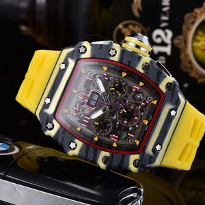 2021 Top Sale Mannen Horloge Camouflage Case Hoge kwaliteit Quartz Movement Watch All Pointer Work Chronograph Men Bekijk Waterdicht