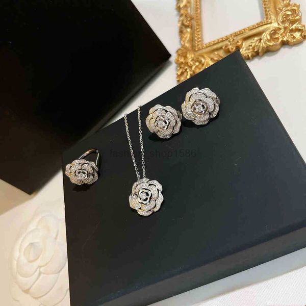 2021 Tendance célèbre marque pur 925 bijoux en argent sterling ensembles pour femmes de luxe camélia collier fleurs boucles d'oreilles anneaux meilleure qualité