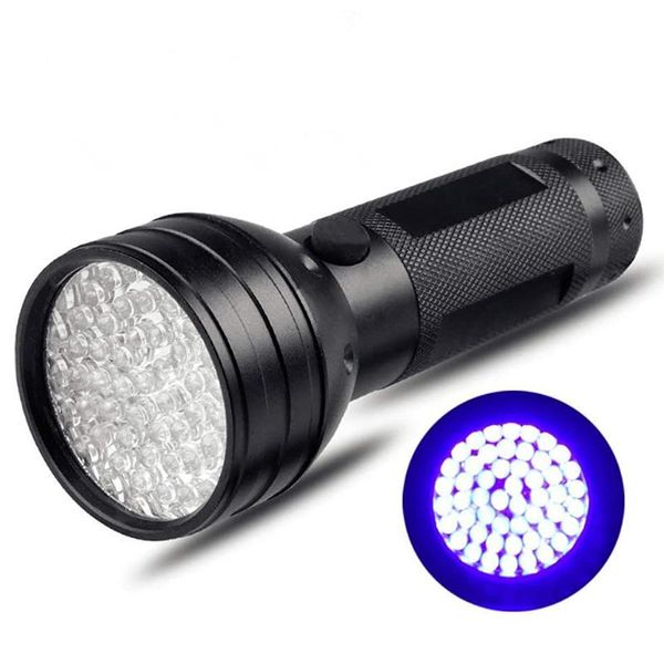 2021 Lampe de poche LED UV Lumière noire 51 LED 395 nm Lampe torche ultra violette Détecteur de lampe pour les taches d'urine de chien et les punaises de lit 3 piles AA