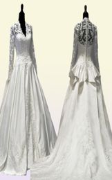 2021 Vintage Kate Middleton manches longues robes de mariée d'automne ALine Vneck ivoire taffetas appliques Peplum robes de mariée robes D2663427