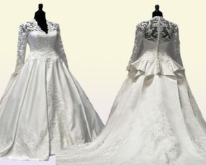 2021 Vintage Kate Middleton manches longues robes de mariée d'automne ALine Vneck ivoire taffetas appliques Peplum robes de mariée robes D3194826