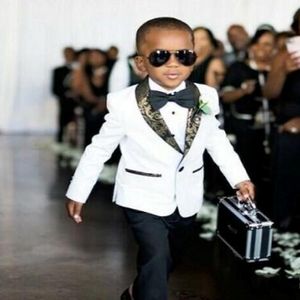 2021 Witte jongens Formele slijtage Tuxedos Shawl Collar Children Suit Kid Birthday Prom Party Suits Jacket Pants Bower Tie 2102