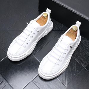 2021 Blanc Small Fashion avec des bottes Chaussures masculines décontractées Version coréenne Simple Board B36 636 540 441 282