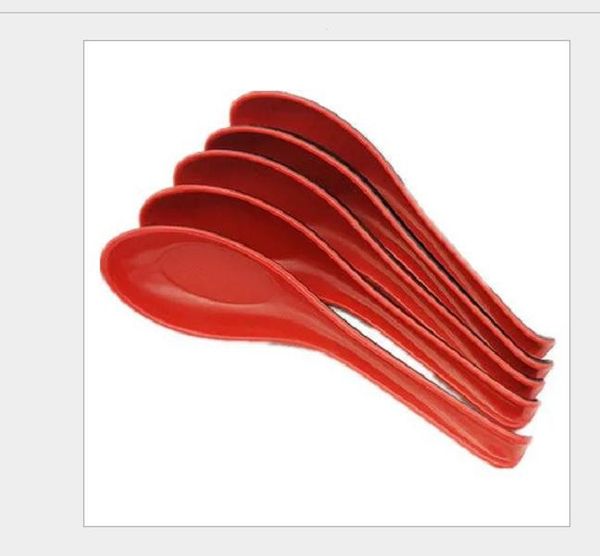2021 venta al por mayor 500 Uds. Cubiertos para el hogar de Color rojo y negro tazón de plástico japonés cuchara para sopa y gachas caliente