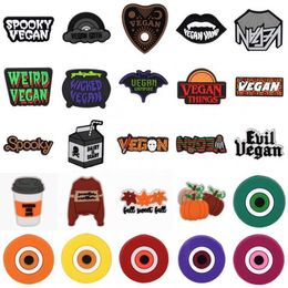 2021 Vente en gros de chaussures d'horreur d'Halloween Charms Fall Glowing Evil Eye Anime Blood in Blood Out Designer Chaussures Accessoires pour enfants