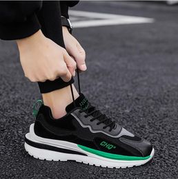 2022 HOT Groothandel wilde ademende modeontwerper schoenen sneakers zwart wit heren lichtgewicht hardlopen