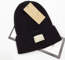 Casquettes d'hiver pour femmes, bonnet épais avec de vrais pompons en fourrure de raton laveur, casquettes chaudes pour filles, pompon snapback 38, vente en gros, 2021