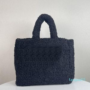 2021 hiver en peluche femmes fourre-tout sac à provisions mode sac à main sac à main éponge tissu lettre grande capacité paquet poche plus récent haute qualité portefeuille