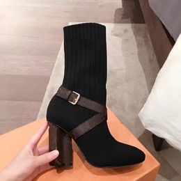 2021 con calcetines de caja botas de tacón de tacón Bordado moda sexy Bota elástica de punto negro diseñador zapatos de mujer dama Carta 10 cm tacones altos tamaño 35-42 de calidad superior