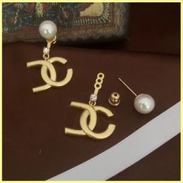 Mujer Cuelga Designe Pendientes de perlas Letras de moda Pendientes de oro con caja Lady Luxurys Mujeres Luxurys Collar de joyería 21102904R