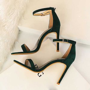 2021 femmes 10 cm talons hauts troupeau décapant sandales femme fétiche à lanières rouge chaussures dame saint valentin vert été classique sexy pompes Y0608