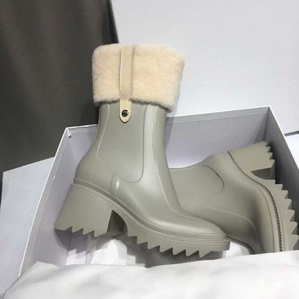 2021 femmes bottines PVC Betty bottes de pluie imperméables bottes welly avec fermeture à glissière dames filles chaussures à tête carrée mode bottes à hauteur du genou bottes de pluie 327