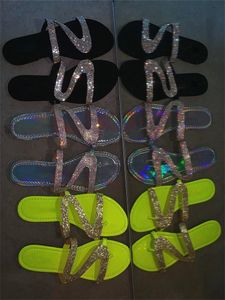 2021 Dames Designer Slides Slipper met Rhinestone Cross Sandalen Vintage Zomer Strand Sexy Slippers Outdoor Flip Flops Topkwaliteit 35-43