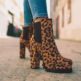 2021 femmes troupeau léopard bottines femme automne carré talons hauts plate-forme chaussures dames solide mode chaussures grande taille Y0914