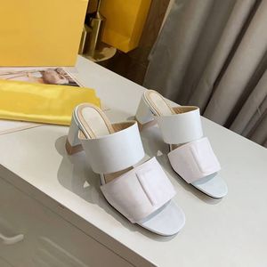 2021 vrouwen hoge hakken designer lederen sandalen reliëf muilezel schoenen met brede dubbele band 65 mm hak zomer sexy slippers topkwaliteit nr. 272