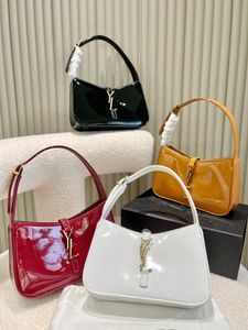2021 femmes Hobo sacs sac à bandoulière réglable sangle LE5A7 femmes brevet sac à main Luxurys Designers sacs sacs à main sacs à main portefeuilles