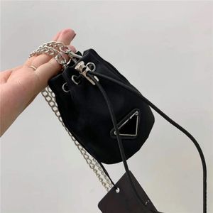 2021 Vrouwen Sleutelhangers Kleine Tas Lange Keten Schouder Messenger Bags Koord Klassieke Handtas Emmer Taille Keychain3137814241P