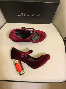 2021 Femmes Mesdames Vraie Real Le cuir chaussures Chaussures en cuir Rhingestone Talons hauts privé