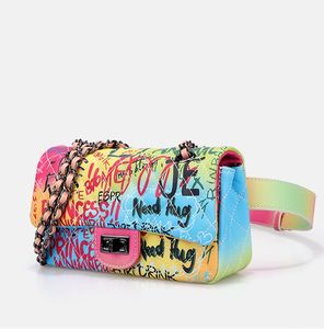 2021 Vrouwen Dame Sport Outdoor Dag Packs Taentpacks Casual Mode Graffiti Print Brief Zomer Rhombus Rooster Ketting Handtas Tas Kleurrijke Sleutel Gesp 21x7.5x12.5cm