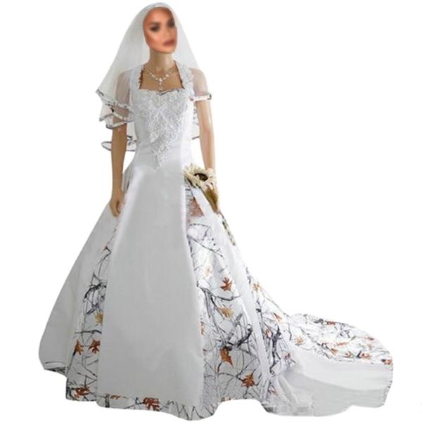 2021 Femmes Longtes robes de perles blanches Camo Satin mariage Sweetheart Lace Appliques Robes de mariée à lacets avec Veil Camouflage Sweep 281L