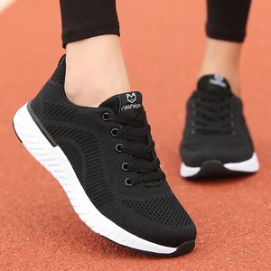 2021 vrouwen loopschoenen zwart wit gefokt roze mode womens trainers ademend sport sneakers maat 35-40 16